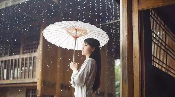 下雨天，把心歸零，聞著(zhù)茶香等靜靜