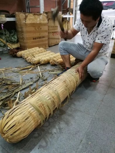  由納新茶業(yè)定制的百兩(2014)、千兩(2016)今天開(kāi)切